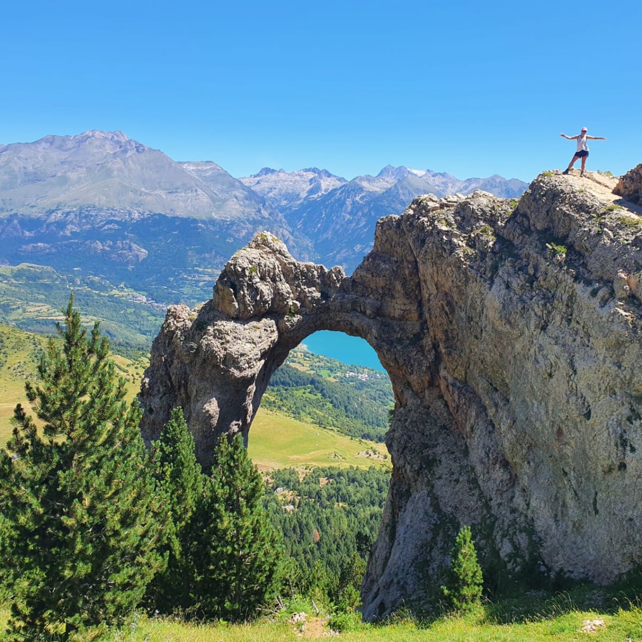 Arco e Ibón de Piedrafita