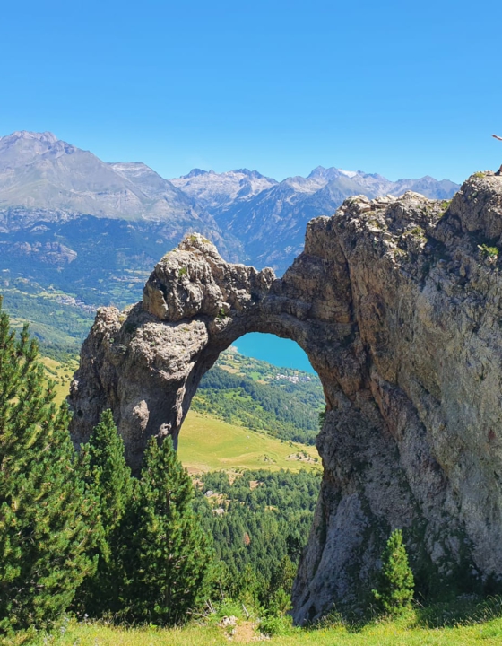 Arco e Ibón de Piedrafita